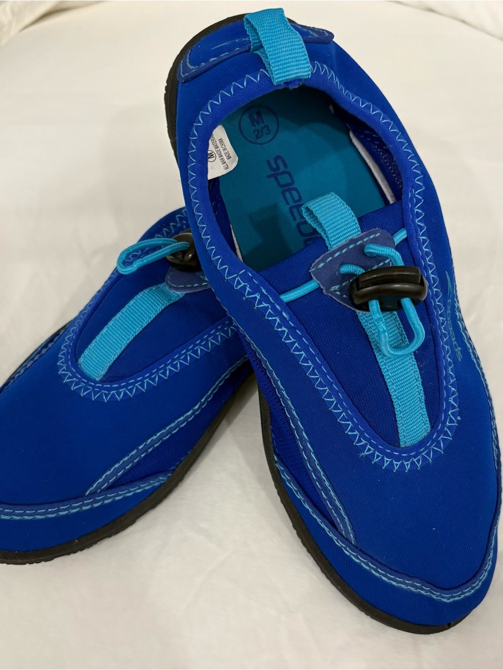 Speedo junior Water Shoes
Blue textile upper Size Medium 2/3